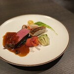 TIDE TABLE Shiomi - ブラックアンガス牛のローストと魚介(ホタテと鯛)のソテー