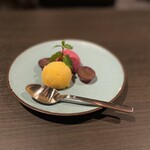 TIDE TABLE Shiomi - オレンジとカシスのジェラート 葡萄添え
