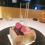 ベージュ アラン・デュカス 東京 - マトラッセケーキ