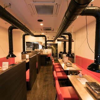 カジュアルな雰囲気の店内。お気軽にどうぞ！