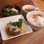 SEIA cafe＆bar  - てごねハンバーグプレート　790円