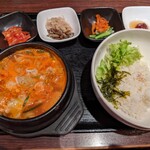 KOREAN DINING 長寿韓酒房 - 牛もつスンドゥブチゲ