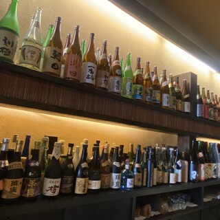 愛酒家も喜ぶ、全国の地酒を種類豊富にご用意しています◎