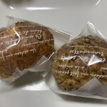 プティ・ボヌール - クッキーシュークリームとゴマシュークリーム