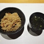 島別荘 悠月 - 夕食：タコ飯、味噌汁