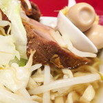 ラーメン二郎 - 豚の厚み