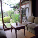 お部屋（ここから庭に出れます）