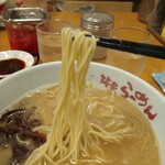 九州筑豊ラーメン 山小屋 ミスターマックス日向店 - 細麺です