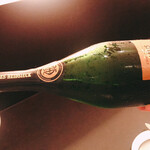 ル・シーニュ - シャンパンで乾杯