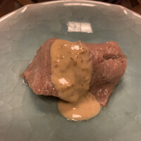 三嶋亭 本店 - 突き出し。柔らかいお肉〜