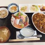喰い処　弐七 - 【2020/11】ホッキカレーと海鮮丼のハーフ
