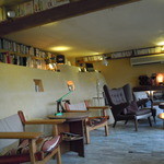 庭園の宿 石亭 - 共用ｽﾍﾟｰｽ（お洒落な椅子が色々、色んな本も♪）