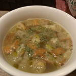 ナナイロパスタ - チキンスープ 400円。