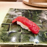 鮨處つの田 - 赤身漬けのにぎり