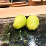 鮨處つの田 - シャインマスカット