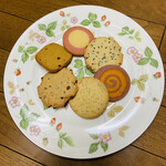 ステラおばさんのクッキー - 昔のイメージは
1枚がもう少し大きかった気がする…（笑）