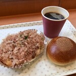 NIKI BAKERY - お好み焼きパン、小倉あんパン＆ブレンドコーヒー