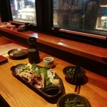 はかた地鶏にレモンサワー 炭火どり - 