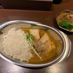 オイシイカレー - 塩豚清湯カレー、和装チキンコルマ小鉢