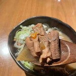 1秒卓上ハイボールともつ焼き けむり - もつ煮込み2