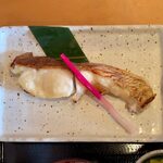一合 - 日替り焼魚＋一品料理定食 ¥950 の真鯛の西京焼き