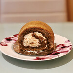 隠れ家ダイニング ソラマ - モカロールケーキ＠しっかりとしたコーヒーの苦味。しっとり生地