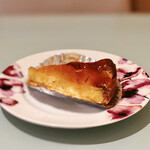 隠れ家ダイニング ソラマ - タルトポワール＠自家製洋梨のコンポートがふんだんにダマンドに焼きこまれたバターたっぷりのタルト。サクサクとじゅんわりの黄金律