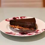 隠れ家ダイニング ソラマ - アーモンドとチョコレートのケーキ＠チョコ好きのシェフならではの濃厚ビターで重量感あるチョコケーキ
