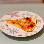 隠れ家ダイニング ソラマ - ピザは薄焼きのローマ風でした