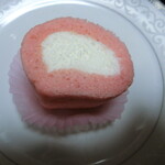 不二家 - 苺のロールケーキ