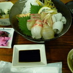 維新亭 - (旧)【萩の地魚たっぷり海鮮丼　１６００円】