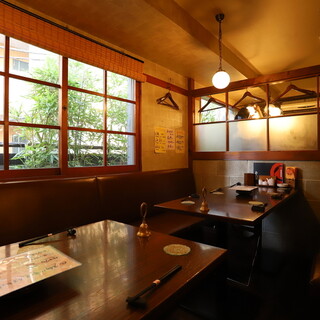 [Private room: seats 8 to 10 people] Reservation required! This is a medium-sized private room with a small garden.