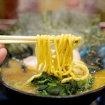 豚骨醤油ラーメン 王道家 - 