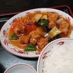 福臨 - 日替ランチB酢豚＋鶏唐揚（２コ）定食ご飯大盛り