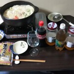 エンデバー - 豆乳鍋と、クラフトビールと、ビアカクテル用炭酸飲料とで夕餉（鍋にピントが合ってしまっています）