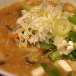 富川製麺所 - 味噌ラーメン+ネギトッピング。