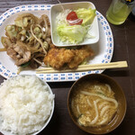 居喰処 光 - 2020/11/10
      本日の日替り 肉野菜炒め定食 イカフライ添え 500円
      