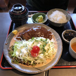 レストラン 牛石 - 妻は何故かハンバーグ定食