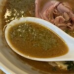 煮干らーめん 紫乱  - 海老のスープですが、ベースは煮干しです