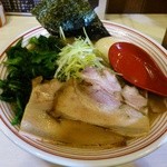 らーめん兜 - ラーメン+白髪ネギ+半熟卵