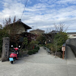 山越うどん - お店の入り口は右側