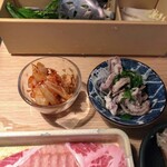 Shabushabu Onyasai - キムチとガツぽん酢