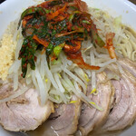 ラーメン二郎 - 大豚（930円）＋ニラキムチ（80円）、ニンニクコール