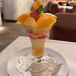 資生堂パーラー - 国産 黄金桃と白桃のパフェ