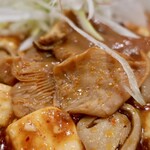 SHIBIRE NOODLES 蝋燭屋 - 【限定】２種美味キノコの麻婆麺（1200円）＋半ライス（100円）