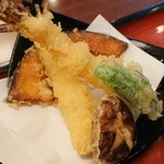 まるまつ - 天ぷらは揚げたてでサクサクで美味しい。