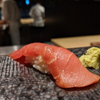 鮨 やまけん 銀座店 - 漬けマグロの握り