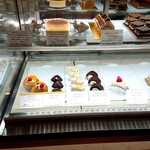 ザ・カフェ - ショーウィンドーのケーキ