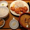 やよい軒 - 「から揚げ定食(貝汁変更)」880円