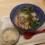 全粒粉生うどん 手練れ - 元祖油うどん（麺少なめ注文）